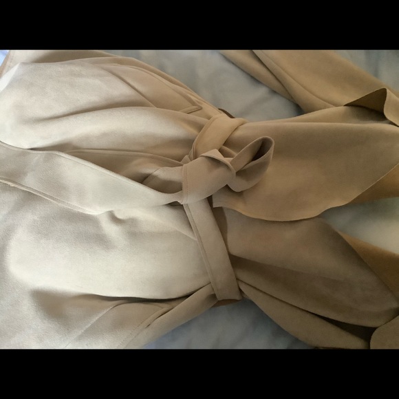 💥HP💥 MAKE OFFER -  high end Suede beige coat - Picture 7 of 13